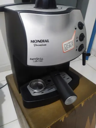 Máquina de Café Expresso Mondial C08