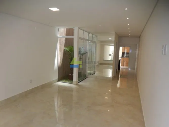Sobrado novo na região da Saúde, com 200 m²