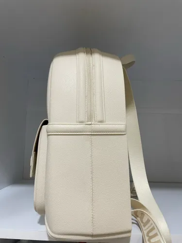 Vende-se mochila da Moleca