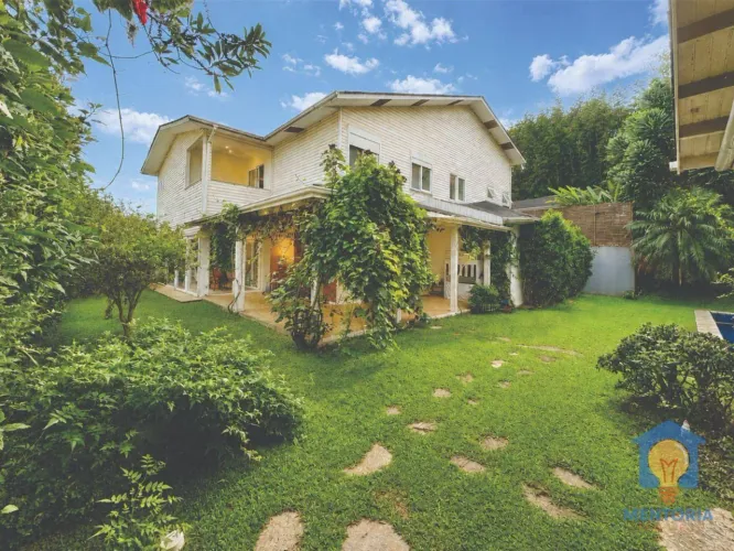 Casa à venda, no Condomínio Jardim das Paineiras, Granja Viana, rua do Shopping da Granja
