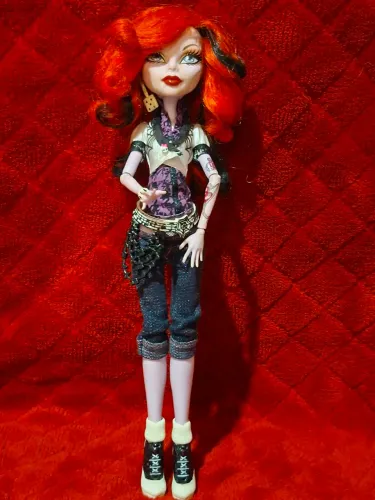 Boneca monsther high Operetta G1 coleção básica signature lançada originalmente 2012