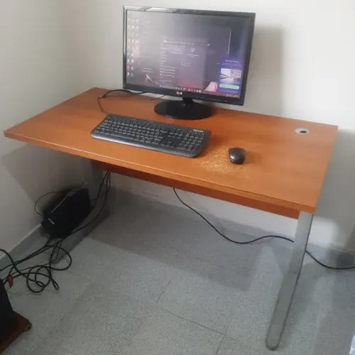 Mesa de escritório em madeira