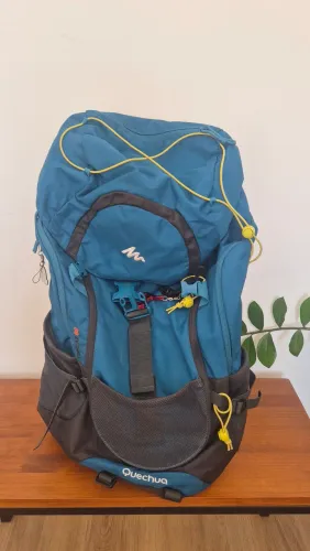 Mochilão Quechua 60L em perfeito estado