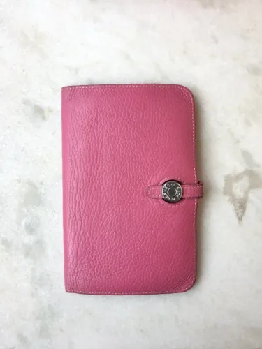 Carteira de couro rosa