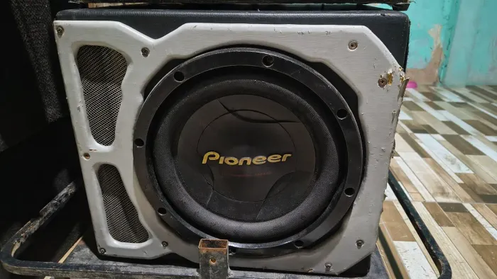 Grave Pioneer cara preta com caixa 