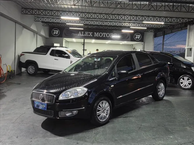 Fiat Linea Essence 1.8 Flex 16V 4P 2013