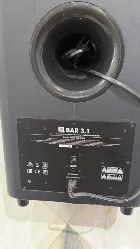 subwoofer JBL Bar 3.1 com conectividade sem fio.