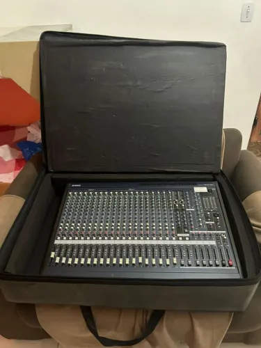 Mesa de som Yamaha 24 fx