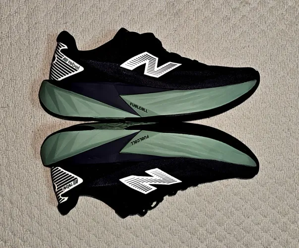 Tênis da New Balance Fuelcell Rebel V5