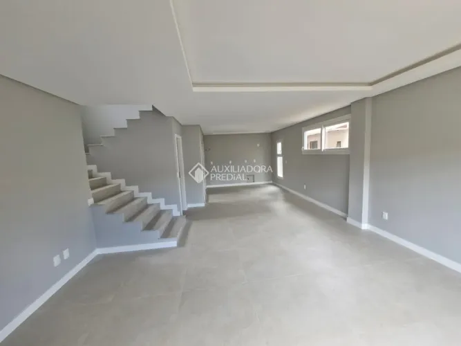 CASA COM -3 SUÍTES - CÓRREGO GRANDE
