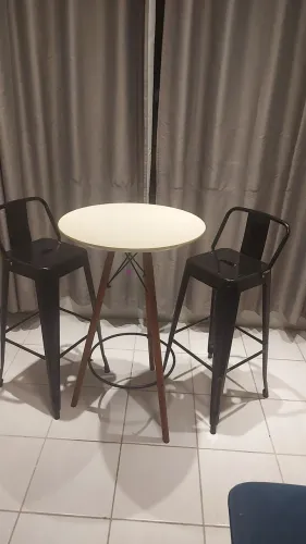 Conjunto bistro, pouco uso