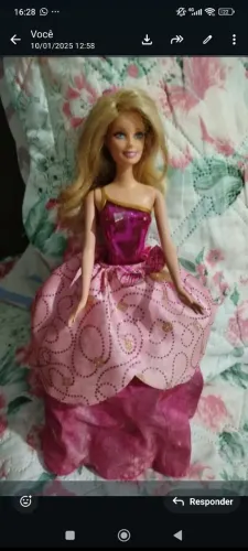 Boneca usada a venda