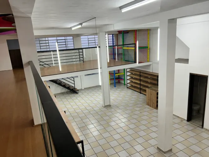 ALUGA-SE EXCELENTE SALA COMERCIAL NA IZAAC FERREIRA DA CRUZ - SÍTIO CERCADO