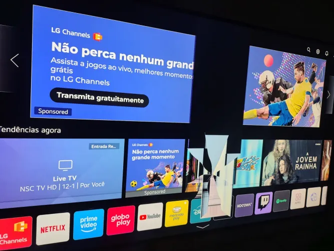 Tv para retirar peças funciona perfeitamente, porém está com a tela quebrada