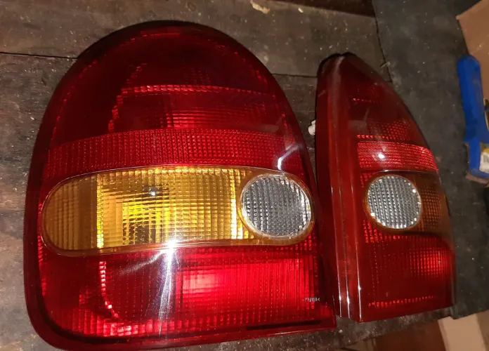 Par de Lanternas traseiras tricolor do GM Chevrolet Corsa Wind Super 94 95 96 97 98 99