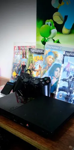 PlayStation 2 super slim bem conservado (acessórios originais Sony)