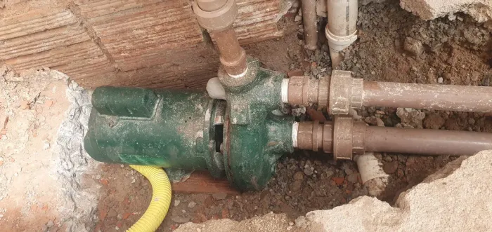 Vendo uma bomba d'água de 1 cavalo de potência valor R$=800 zap = *87