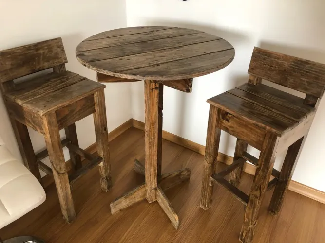 Mesa com cadeira