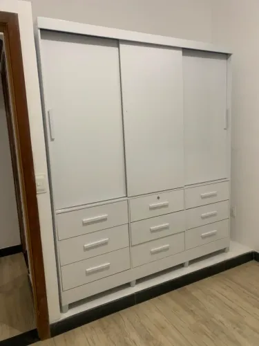 Guarda roupa 9 gavetas