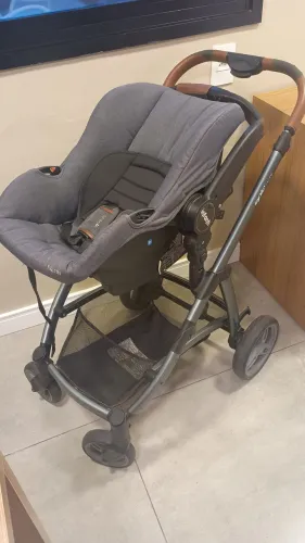Carrinho de bebê 3 em 1 - Moisés + Bebê conforto + base de carro. Só a vista não parcelo