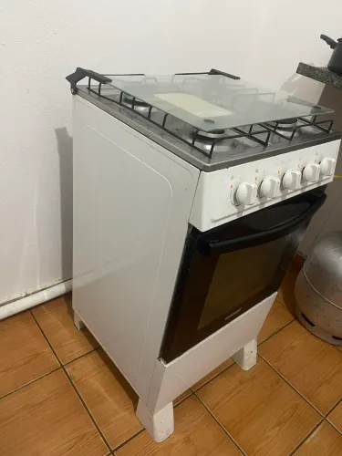 Fogão semi novo bem conservado