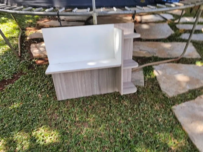 Mesa Infantil Multifuncional com Lousa / Quadro Branco e Prateleiras