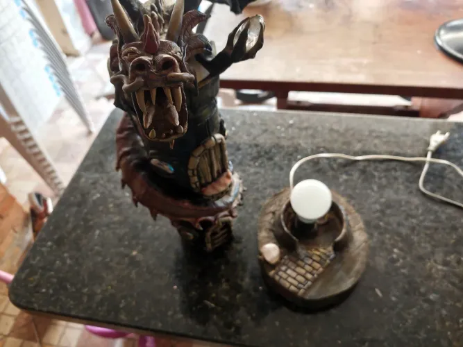Dragão abjaour com suporte para insenço