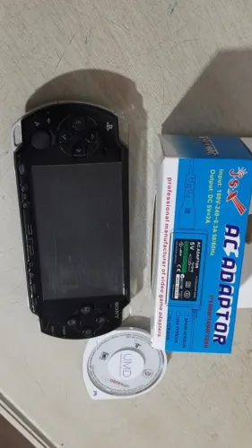 Psp 2001 slim + 16gb com jogos + carregador e UMD