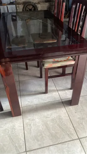 Mesa de jantar *somente 4 cadeiras