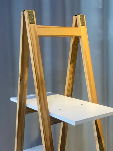 Estante com prateleira 