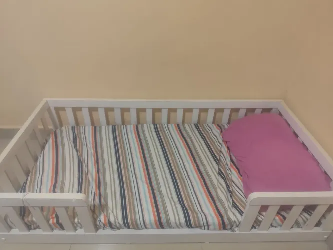 Cama infantil montessoriana