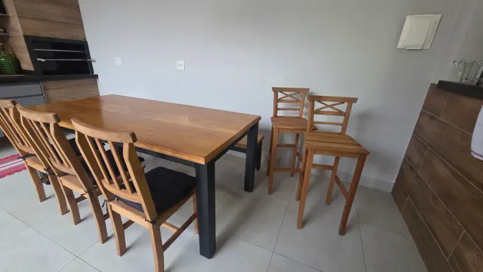 Mesa de madeira maciça 2metros