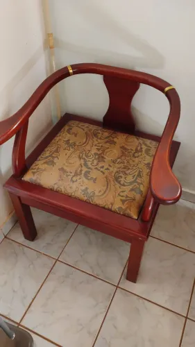 Cadeira em madeira