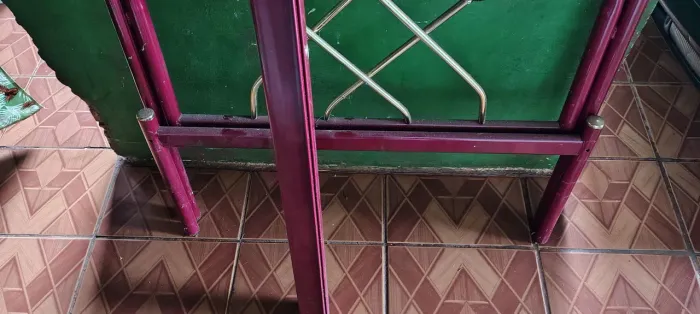 Cama solteiro de ferro, somente cama sem os lastros 