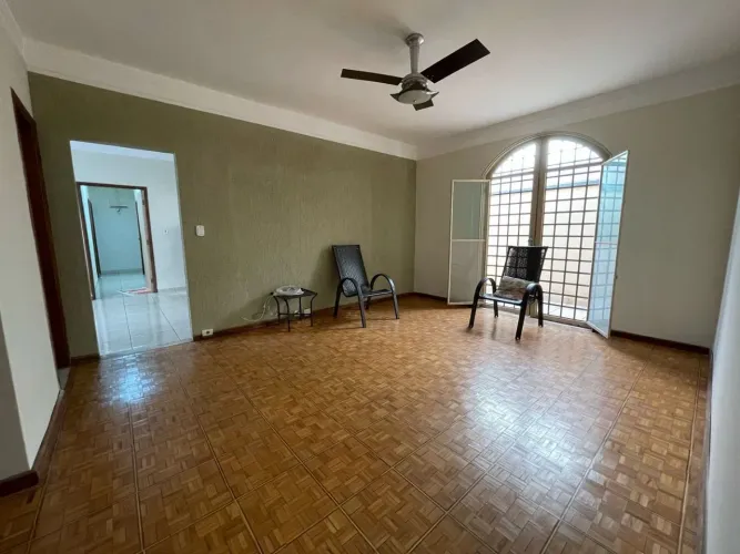 Casa com 4 Quartos na Vila Nova Cidade Universitária Bauru  Ideal para Moradia ou Clínica