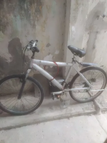 Bike de alumínio com marcha - leia a descrição