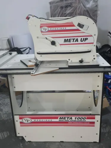 Mesa para tupiar acrílico/ MDF