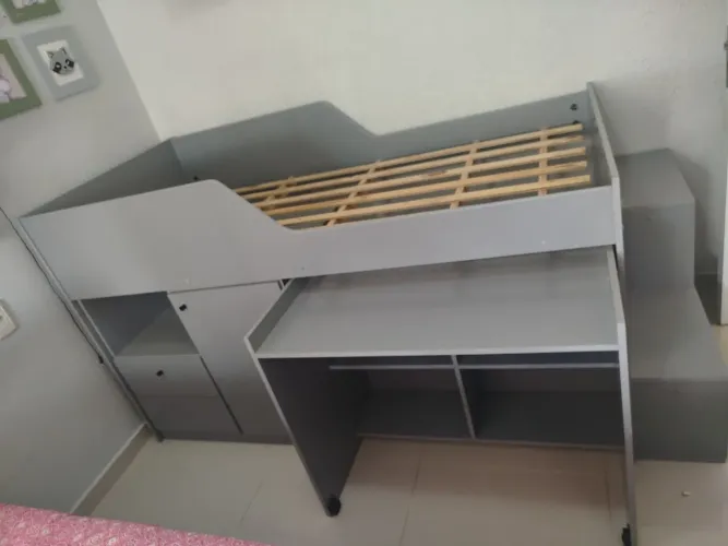 Cama infantil com escrivaninha 