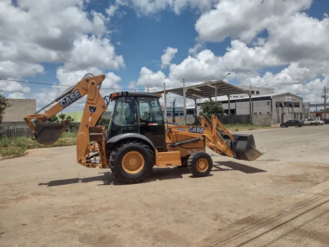 Retroescavadeira case 580N 4x4 2013