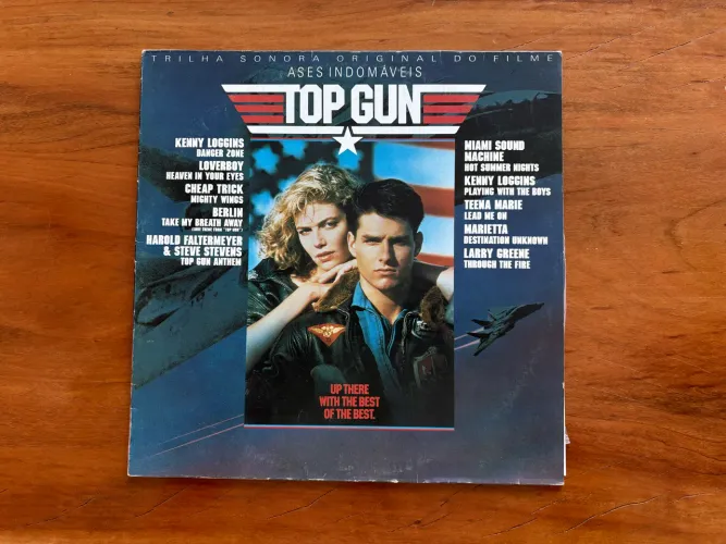 3 discos de vinil dos filmes Top Gun, Blade Runner, the Goonies