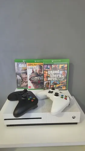 Xbox one s 1 Tb + 2 controles + 3 jogos