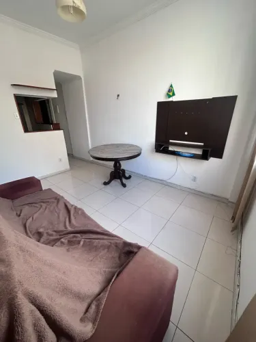 Alugo Copacabana 2 qtos. Ótima localização!