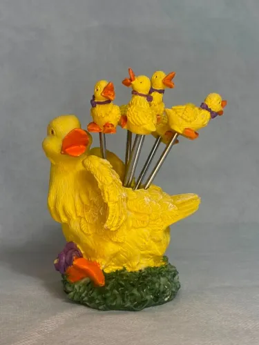 Petisqueira Retrô de Pato com Palitos de Petisco