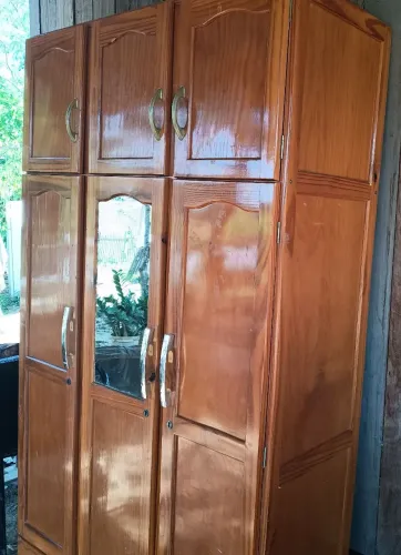 Guarda roupa de pinos super conservado