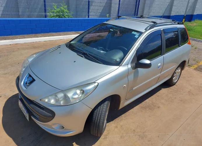 Peugeot 207 SW XR Sport 1.4 Flex 8V 5P 2011