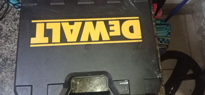 Vendo parafusadeira Dewalt 20v