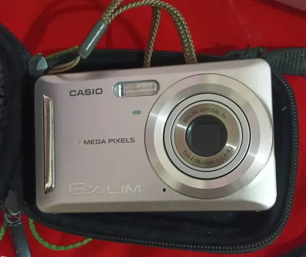 Maquina  fotográfica  Cassio em perfeito estado ,para uso ou colecionador. 