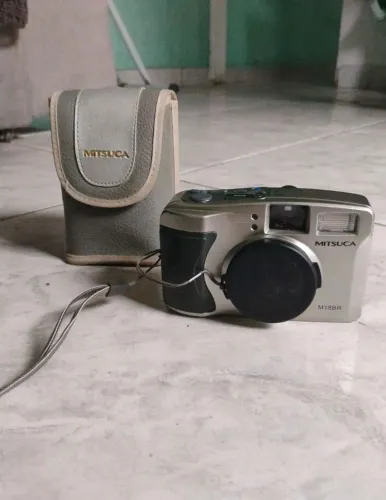 Câmera Analógica Mitsuca M118BR com Estojo e Tampa da Lente