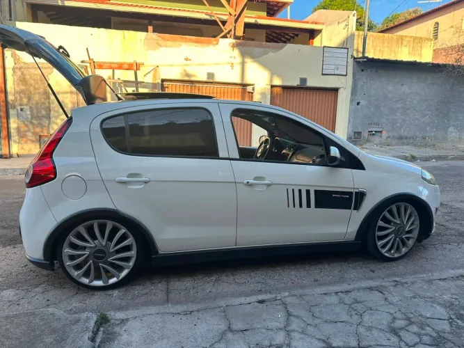 Fiat Palio Sporting 1.6 Flex 16V 5P 2013