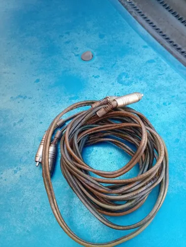 Vendo cabo RCA santo Ângelo 6 metros ZAP *99 ou *64 facilito a entrega